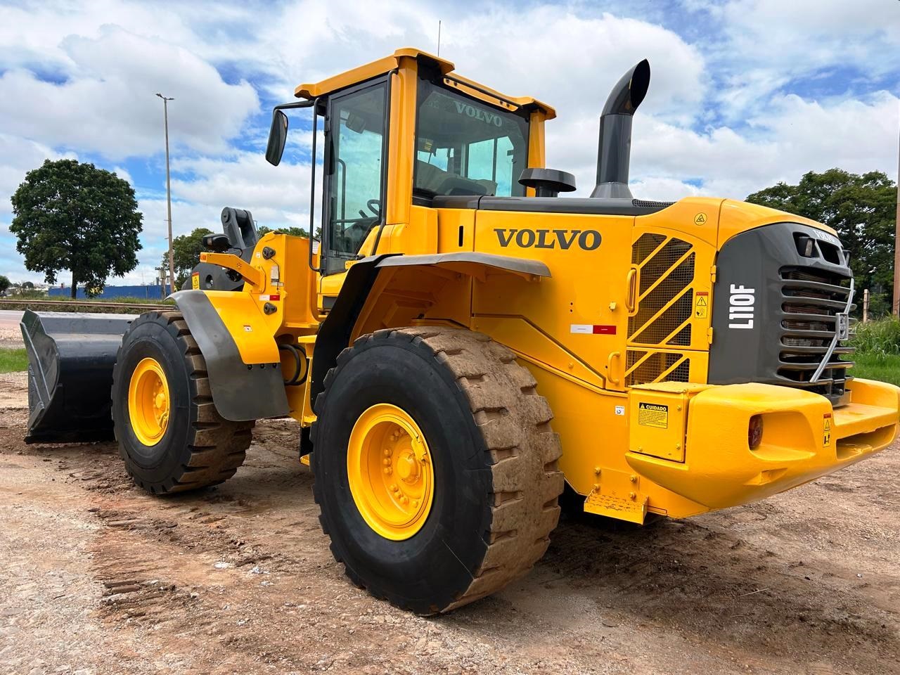 Carregadeira Pneu VOLVO L110 - 25H216