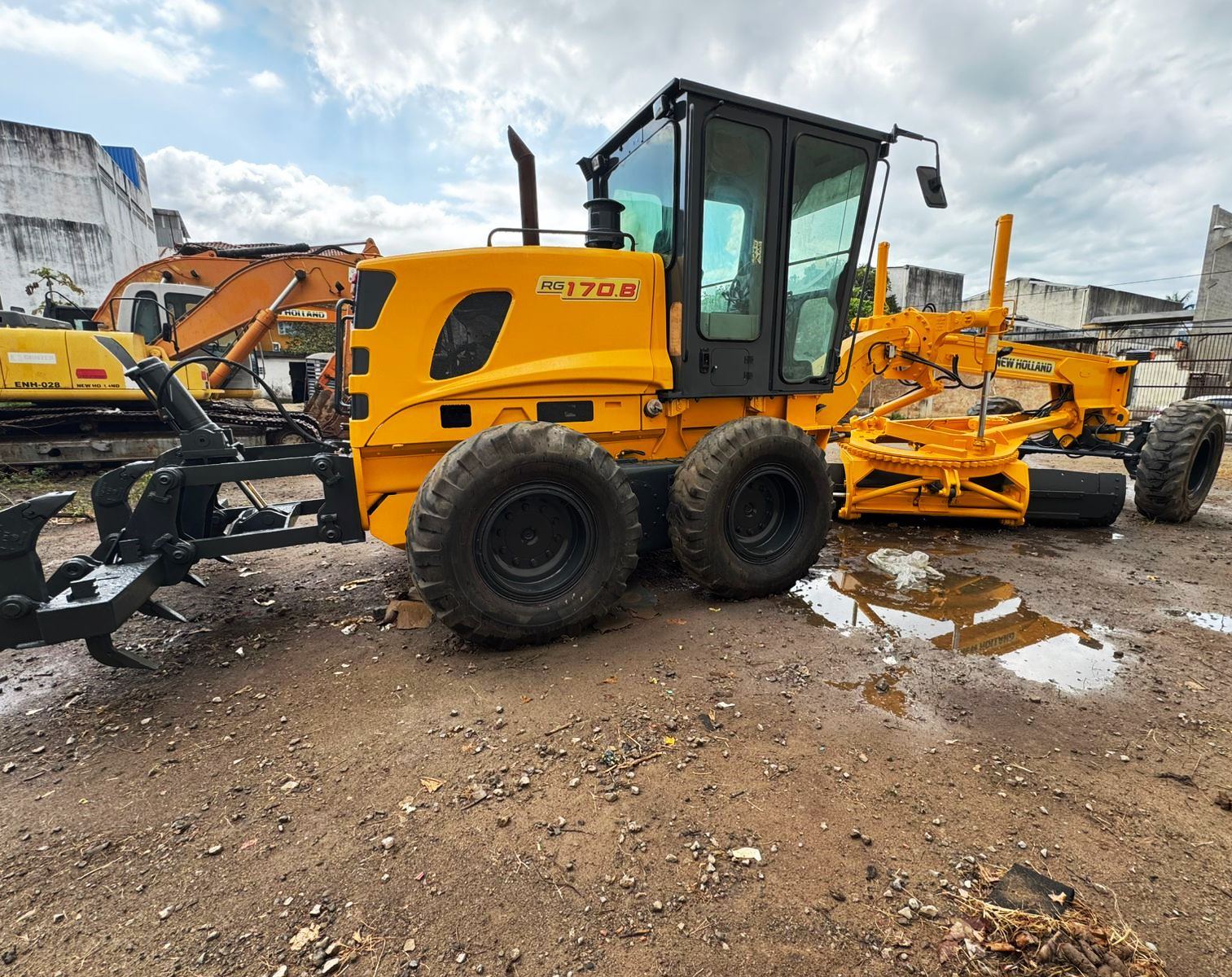 Motoniveladora NEW HOLLAND RG170 - 25H312
