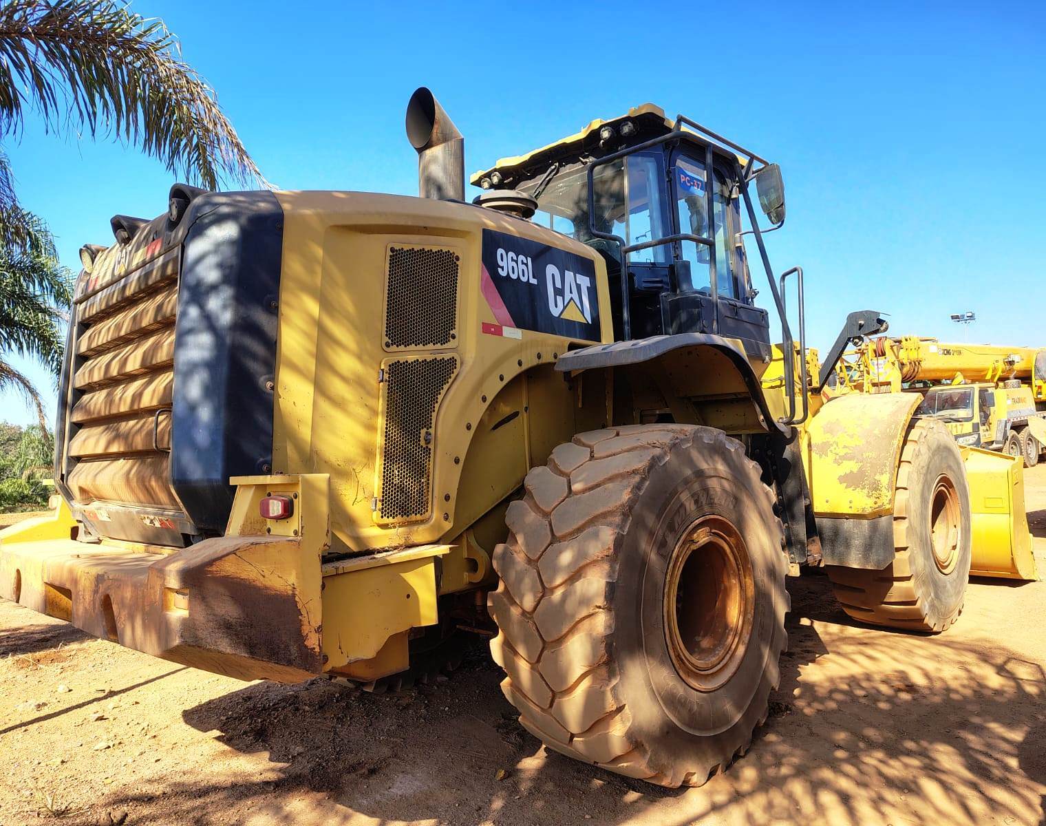 Carregadeira Pneu CATERPILLAR 966L - 25J101
