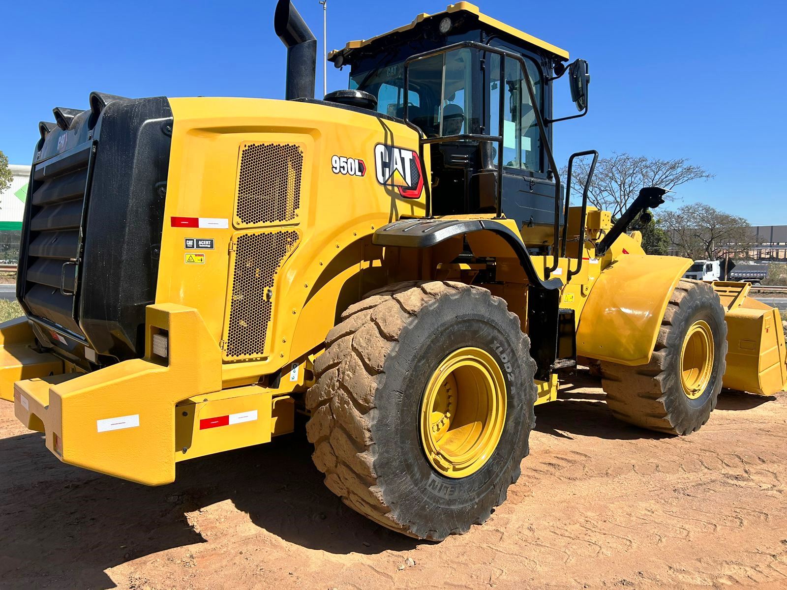 Carregadeira Pneu CATERPILLAR 950L - 25J113