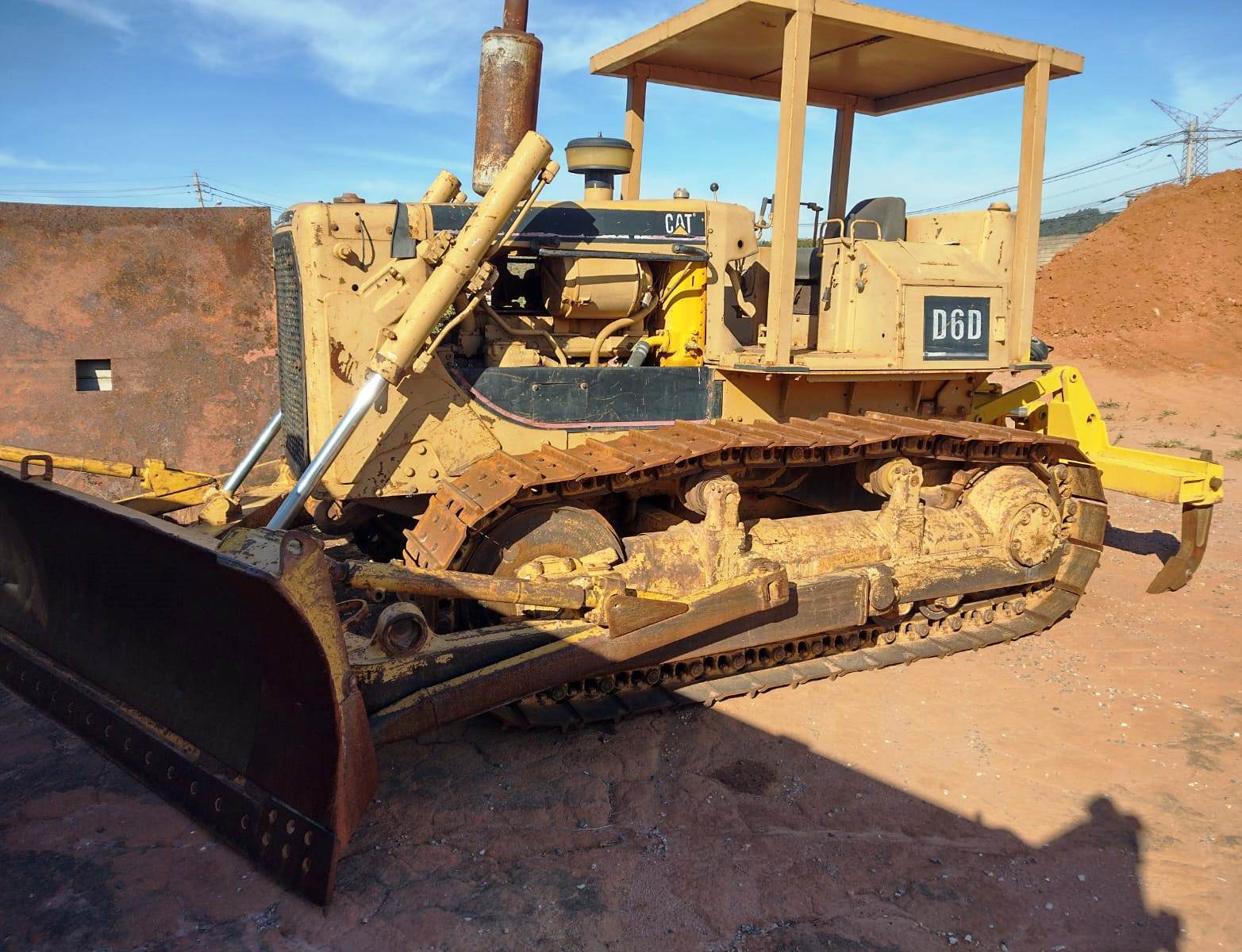 Trator Esteira CATERPILLAR D6DPS - 25J209