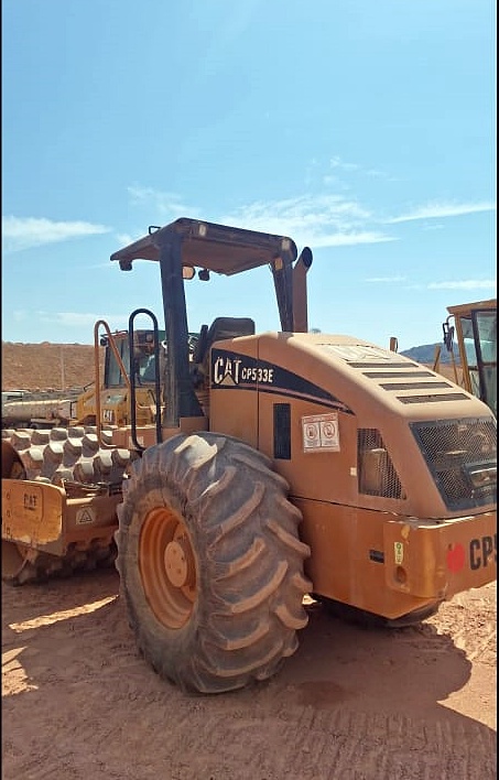 Rolo Compactador CATERPILLAR CP533E - 25J306