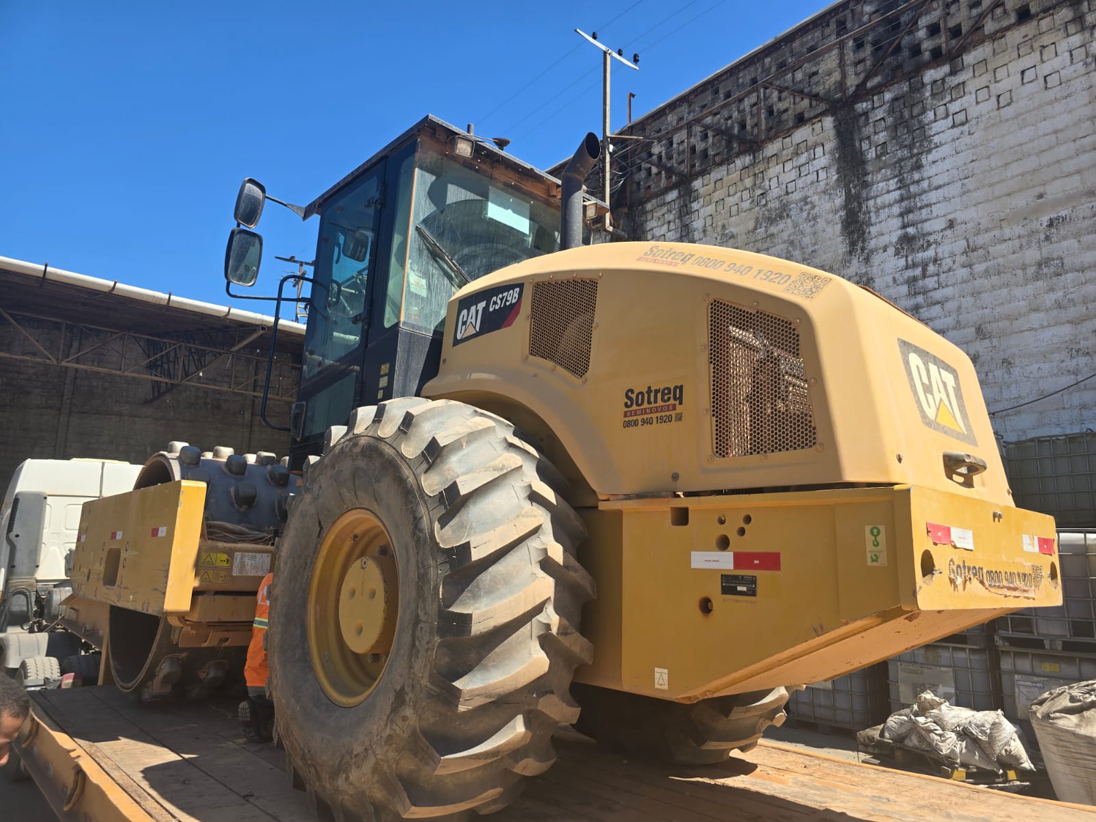 Rolo Compactador CATERPILLAR CS79B - 25J314