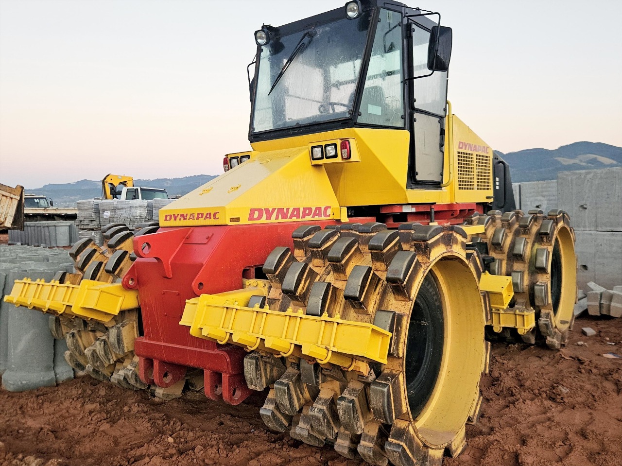 Rolo Compactador DYNAPAC CT300 - 25J315