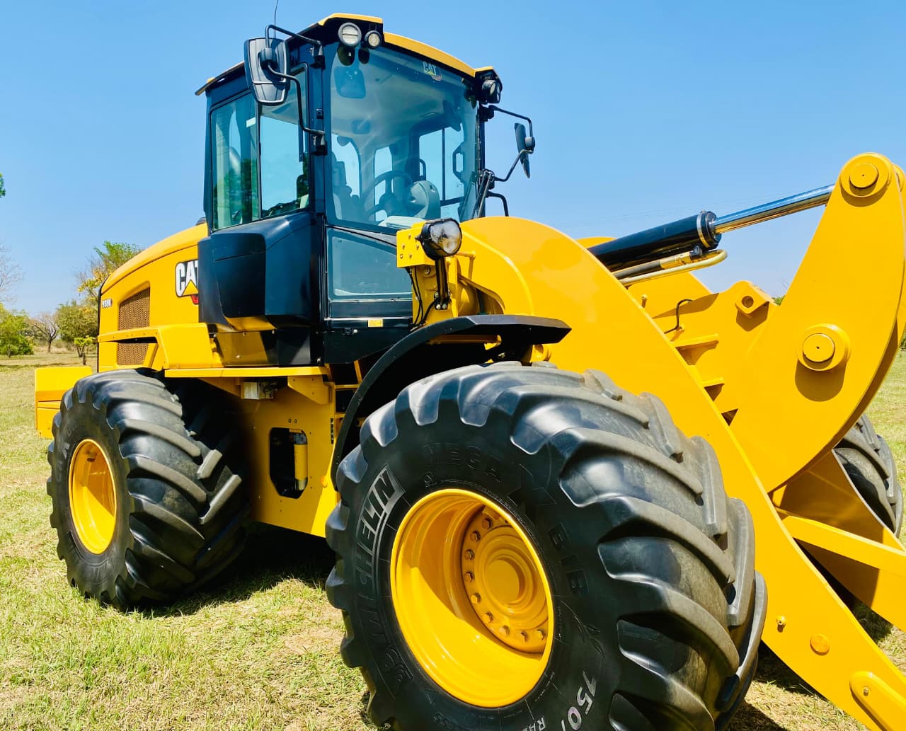 Carregadeira Pneu CATERPILLAR 938K - 25J414