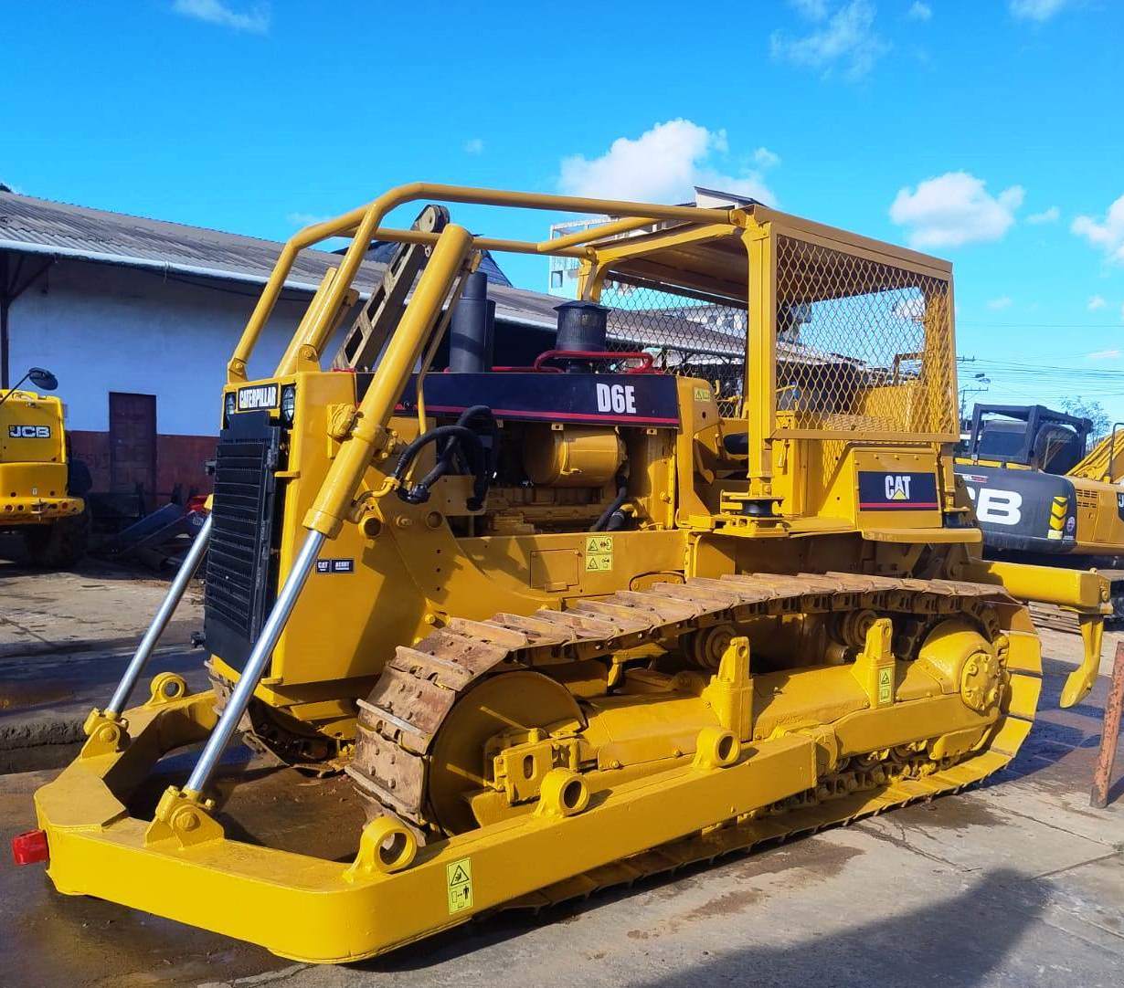Trator Esteira CATERPILLAR D6EPS - 25K202
