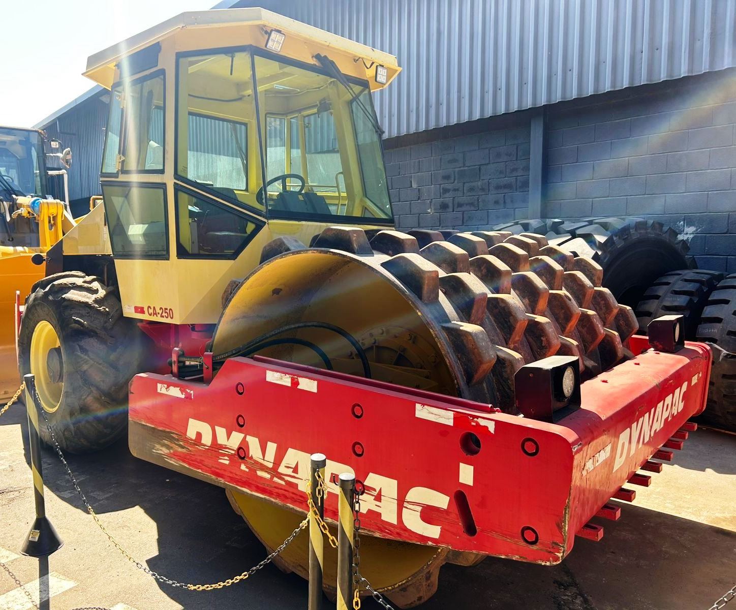 Rolo Compactador DYNAPAC CA250 - 25K303