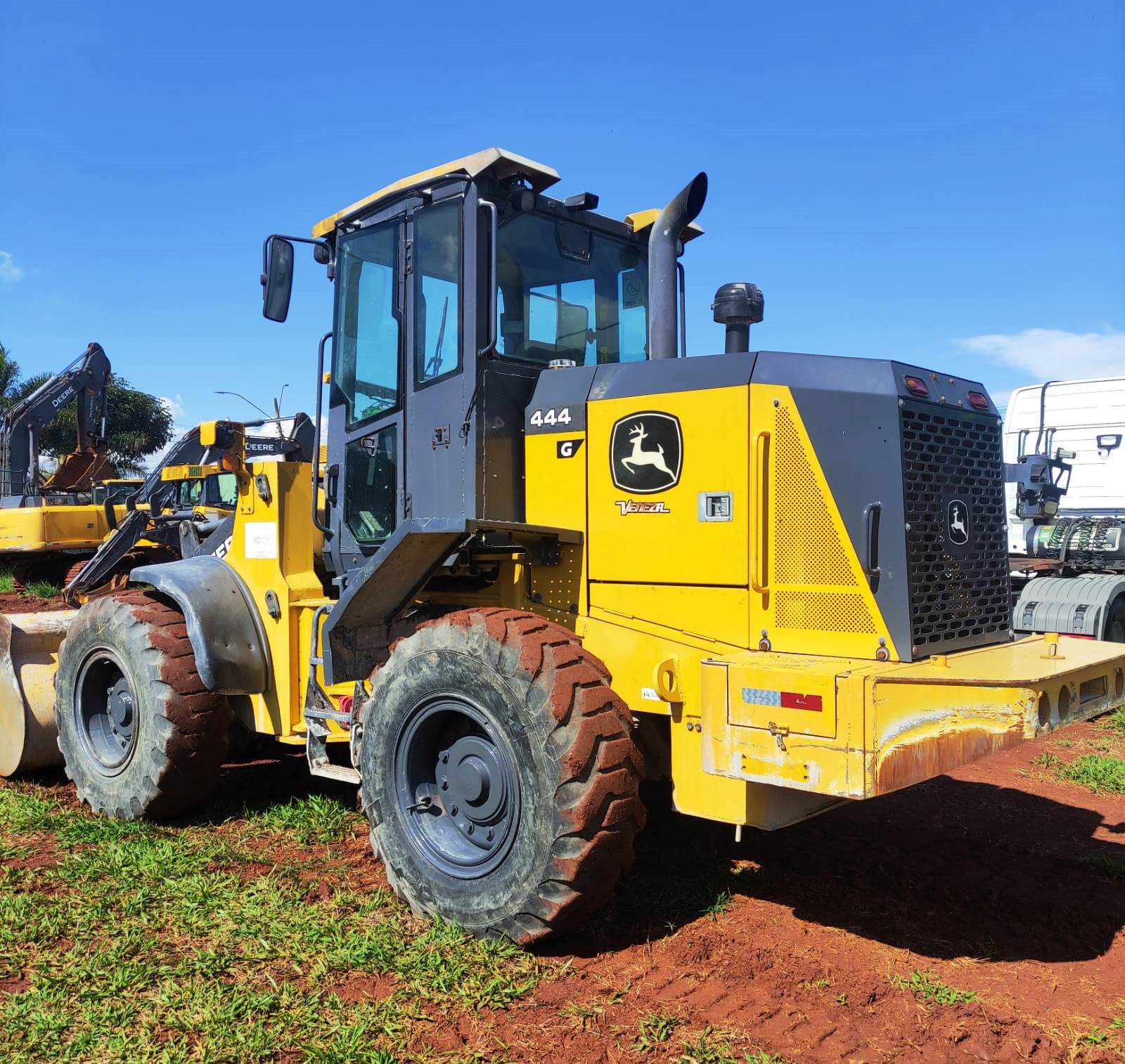 Carregadeira Pneu JOHN DEERE 444G - 25L110