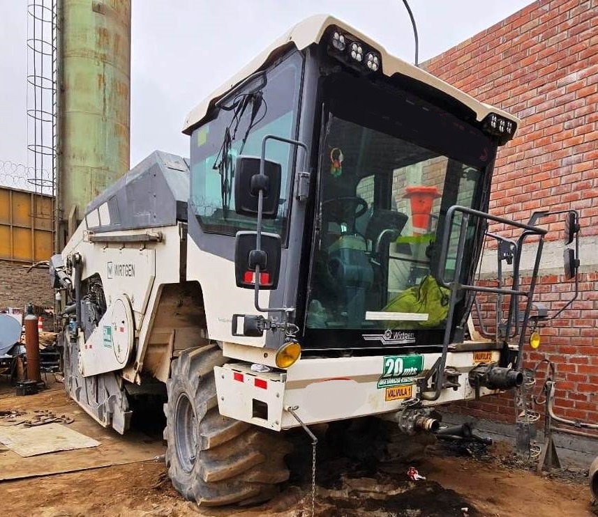 Recicladora WIRTGEN WR240 - 25L204