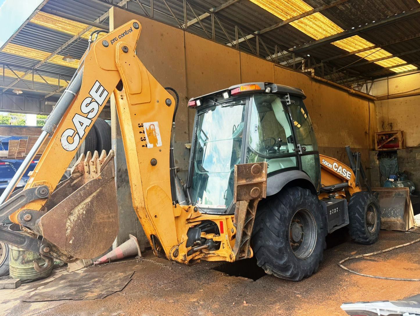 Retro Escavadeira CASE 580N - 25M214