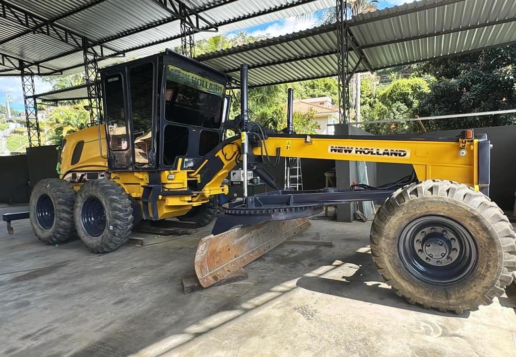 Motoniveladora&nbsp;NEW HOLLAND&nbsp;RG140 - 25M301