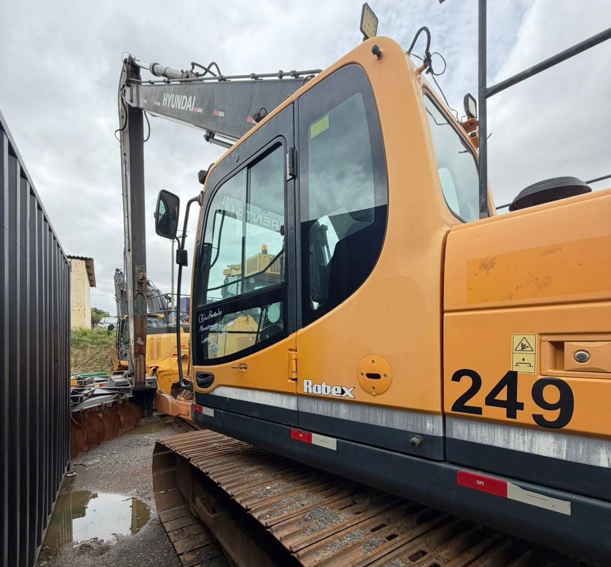 Escavadeira&nbsp;HYUNDAI&nbsp;R220 - 26A412