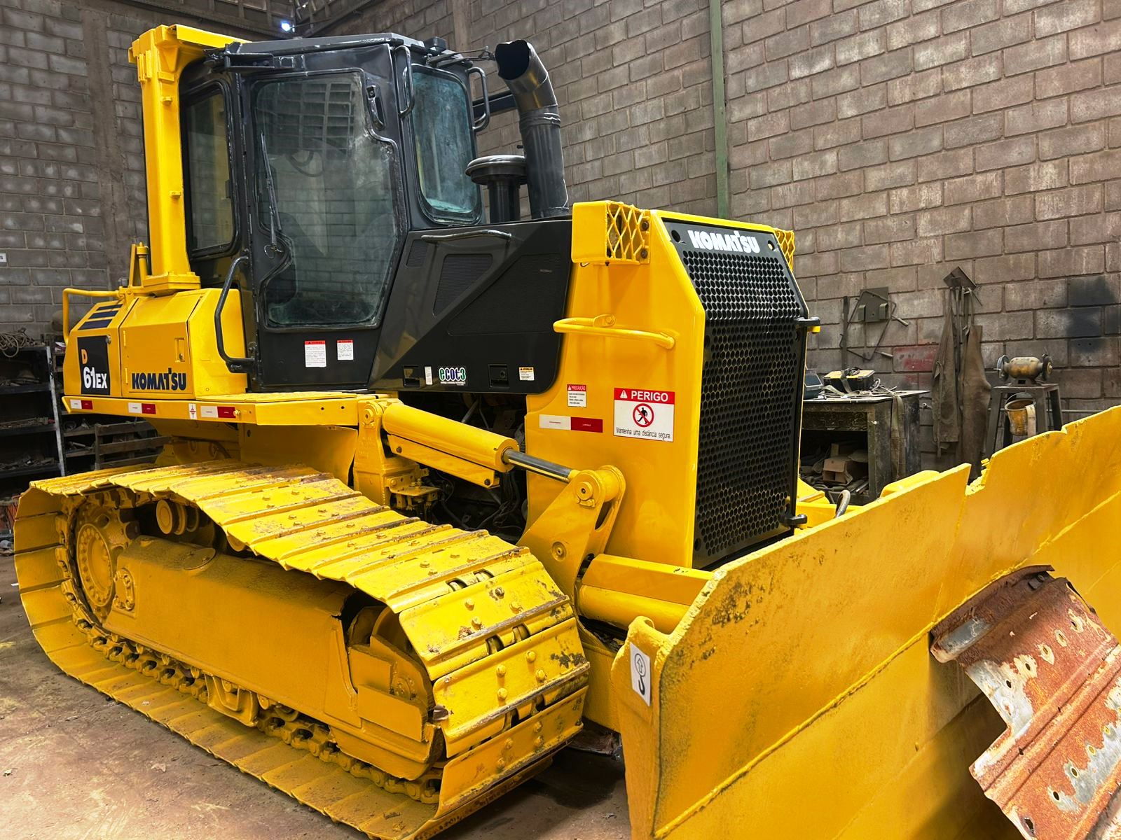 Trator Esteira&nbsp;KOMATSU&nbsp;D61 - 26B106