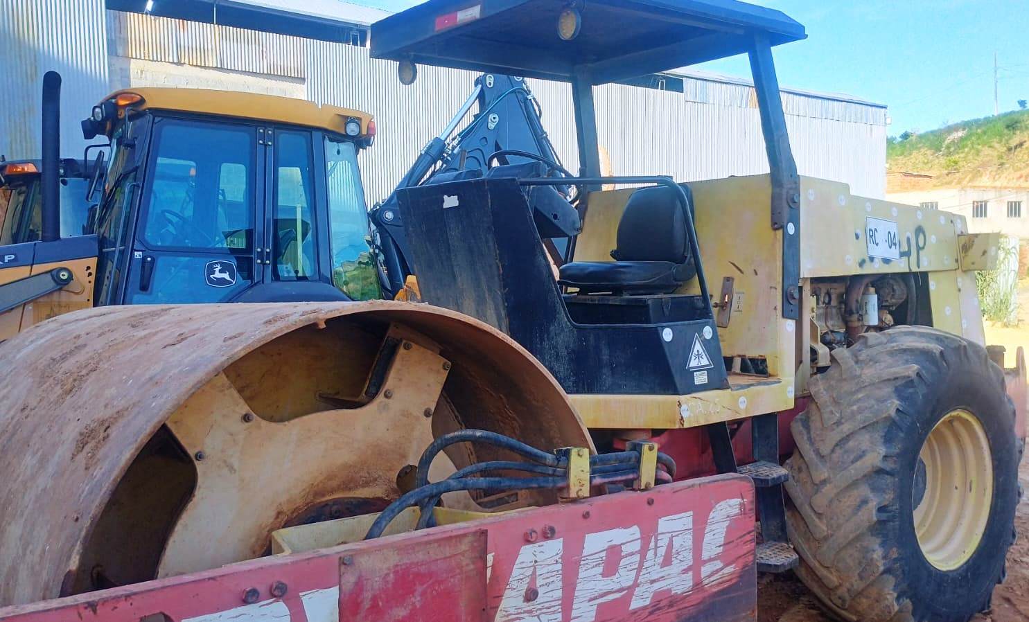 Rolo Compactador&nbsp;DYNAPAC&nbsp;CA25 - 26B406