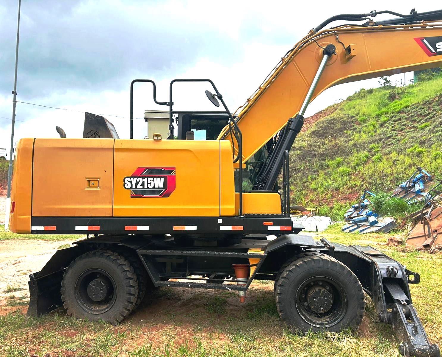 Escavadeira&nbsp;SANY&nbsp;SY215 - 26B413