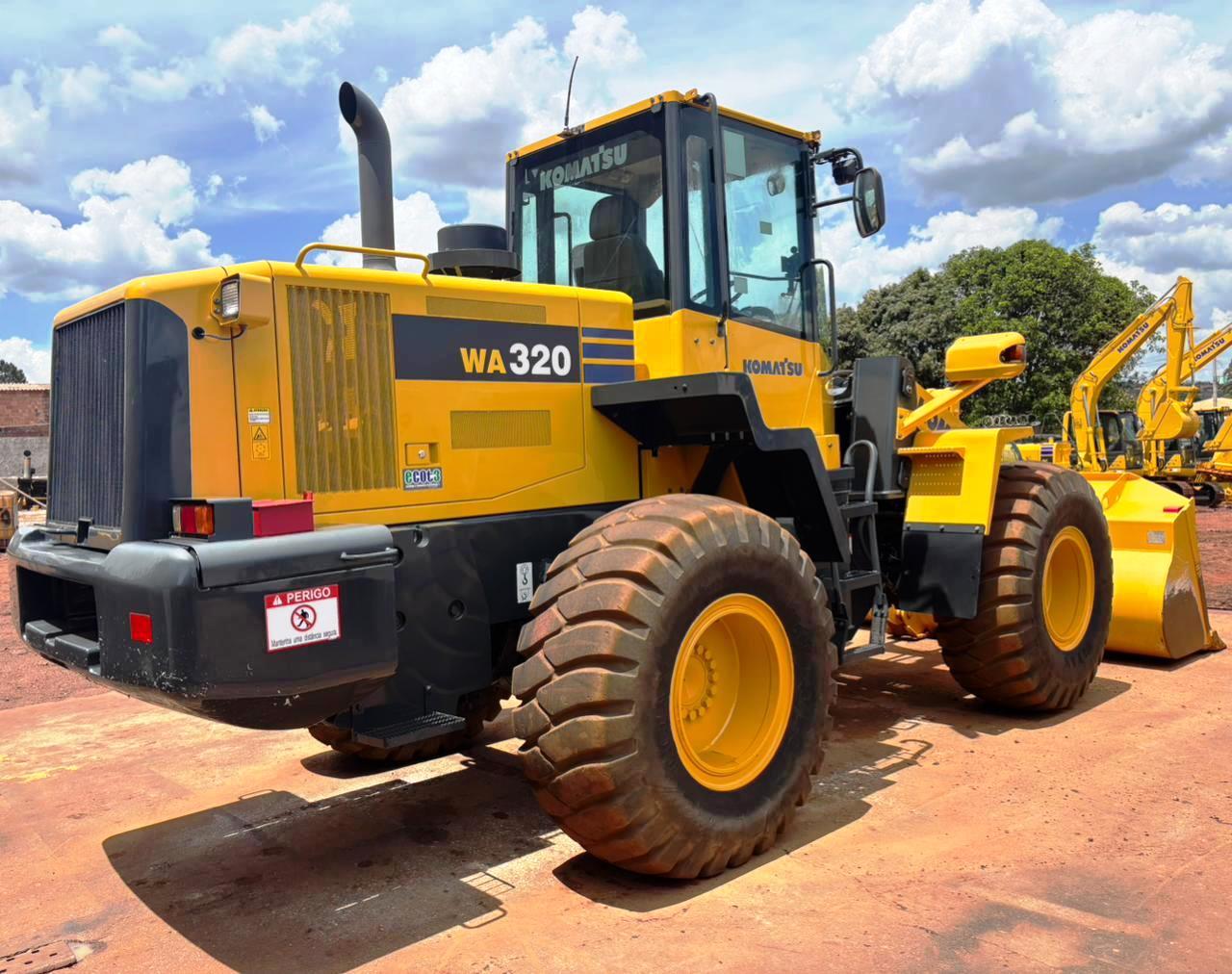 Carregadeira Pneu&nbsp;KOMATSU&nbsp;WA320 - 26C207