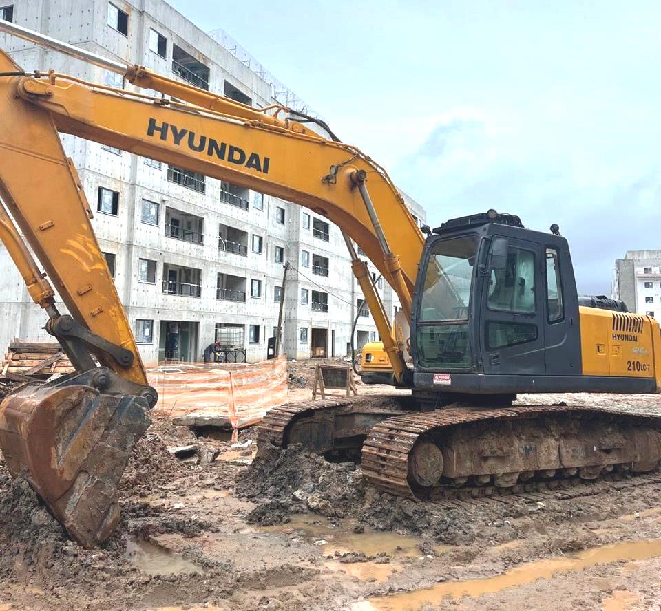 Escavadeira&nbsp;HYUNDAI&nbsp;R210 - 26C305