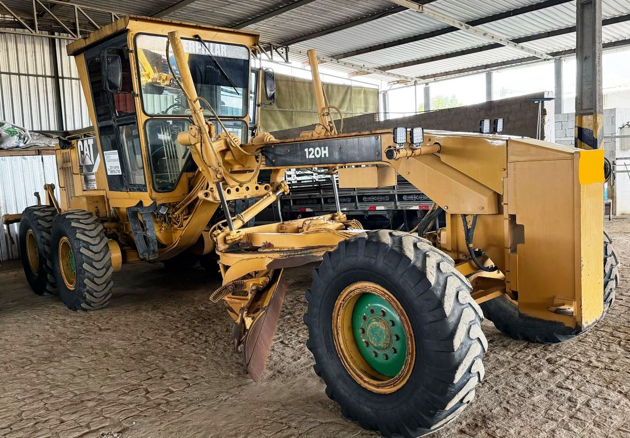 Motoniveladora&nbsp;CATERPILLAR&nbsp;120H - 26D215