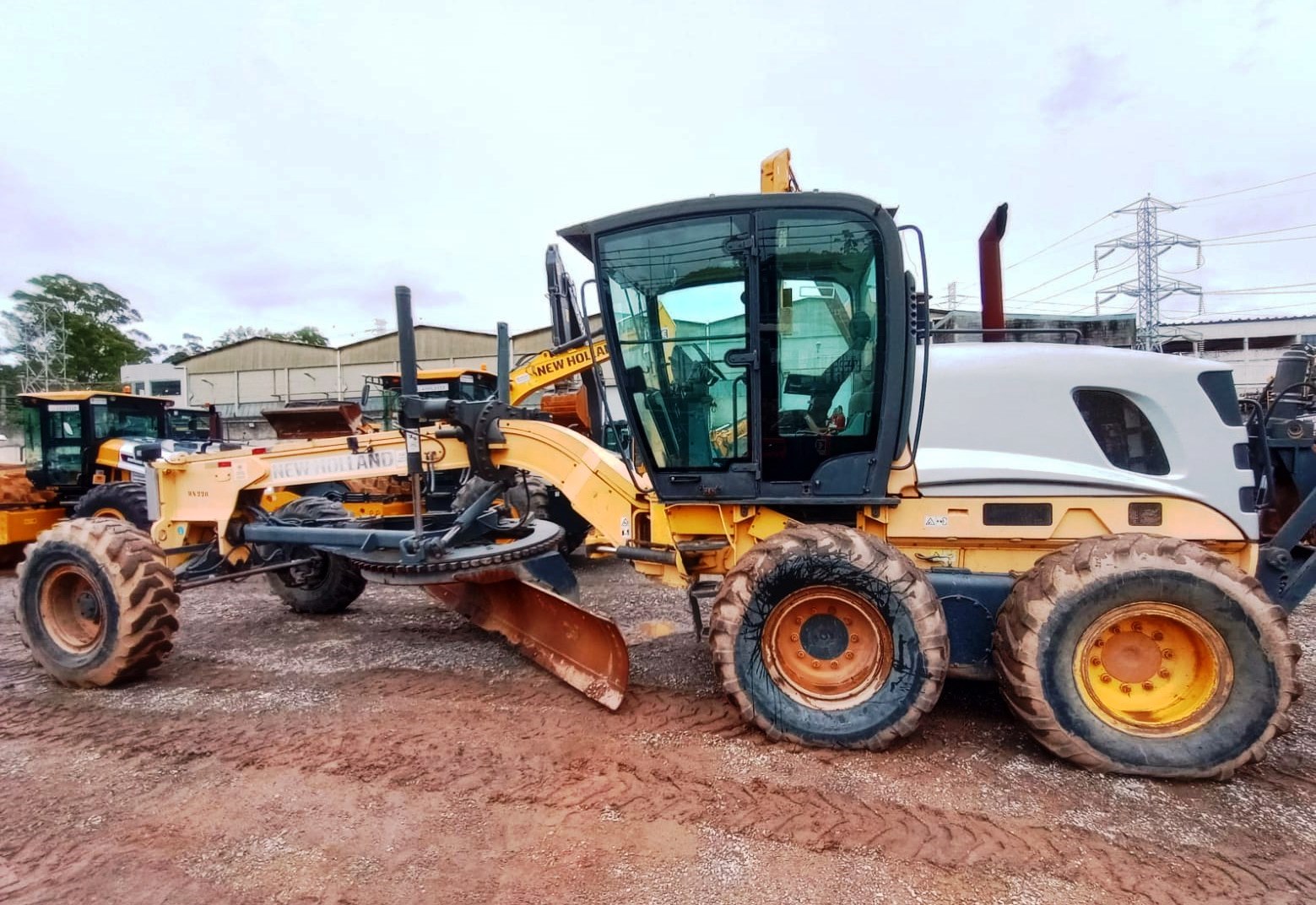 Motoniveladora&nbsp;NEW HOLLAND&nbsp;RG170 - 26D412