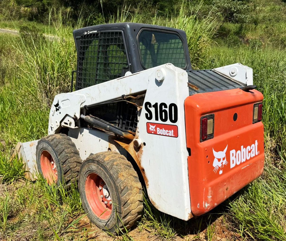Mini Carregadeira&nbsp;BOB CAT&nbsp;S160 - 26E105