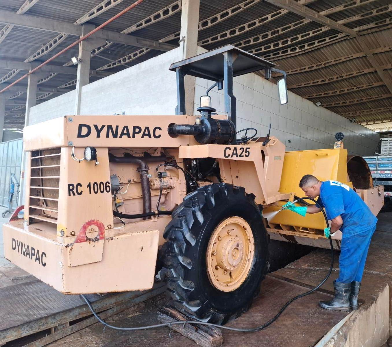 Rolo Compactador&nbsp;DYNAPAC&nbsp;CA25 - 26F113