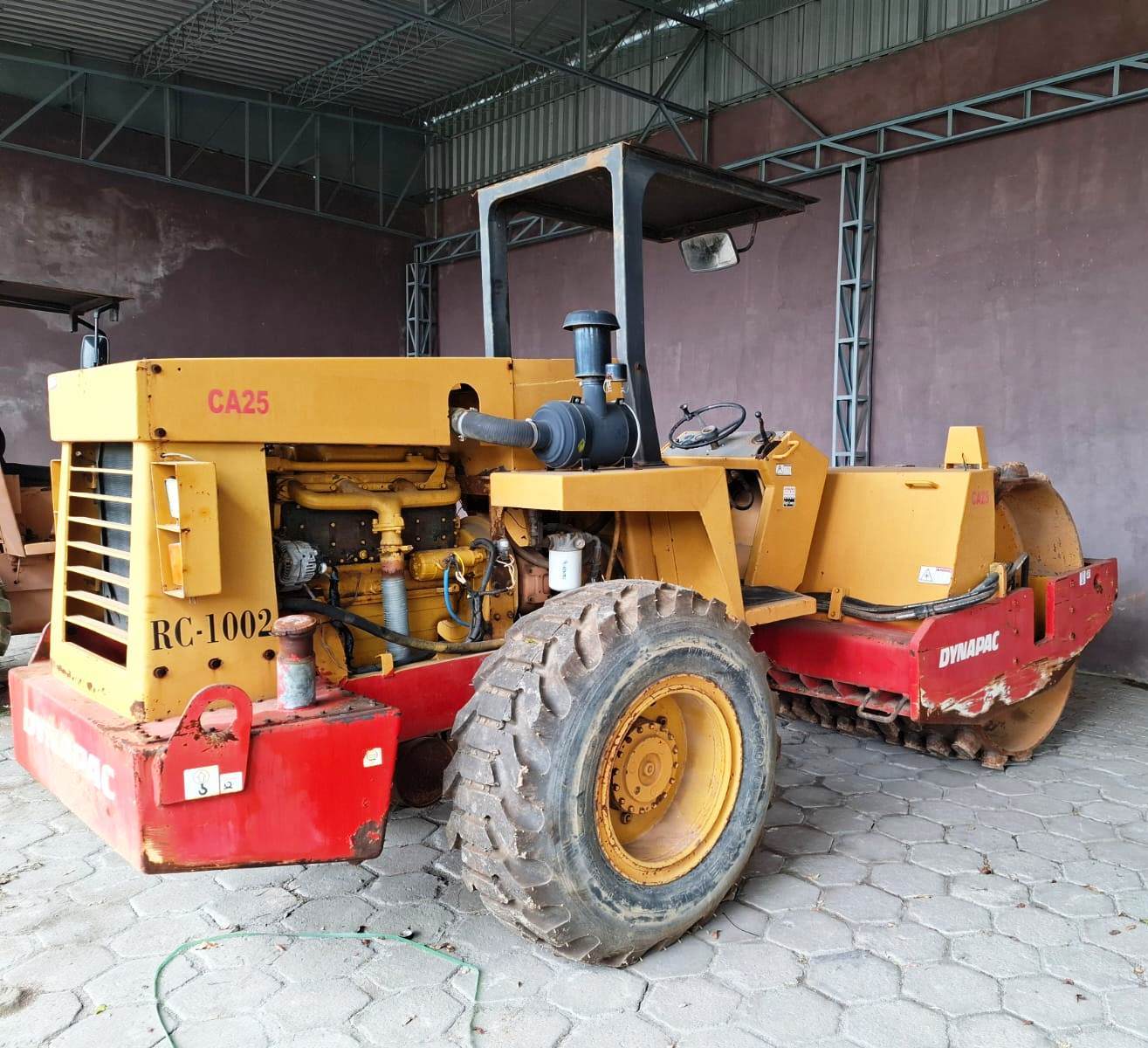 Rolo Compactador&nbsp;DYNAPAC&nbsp;CA25 - 26F114