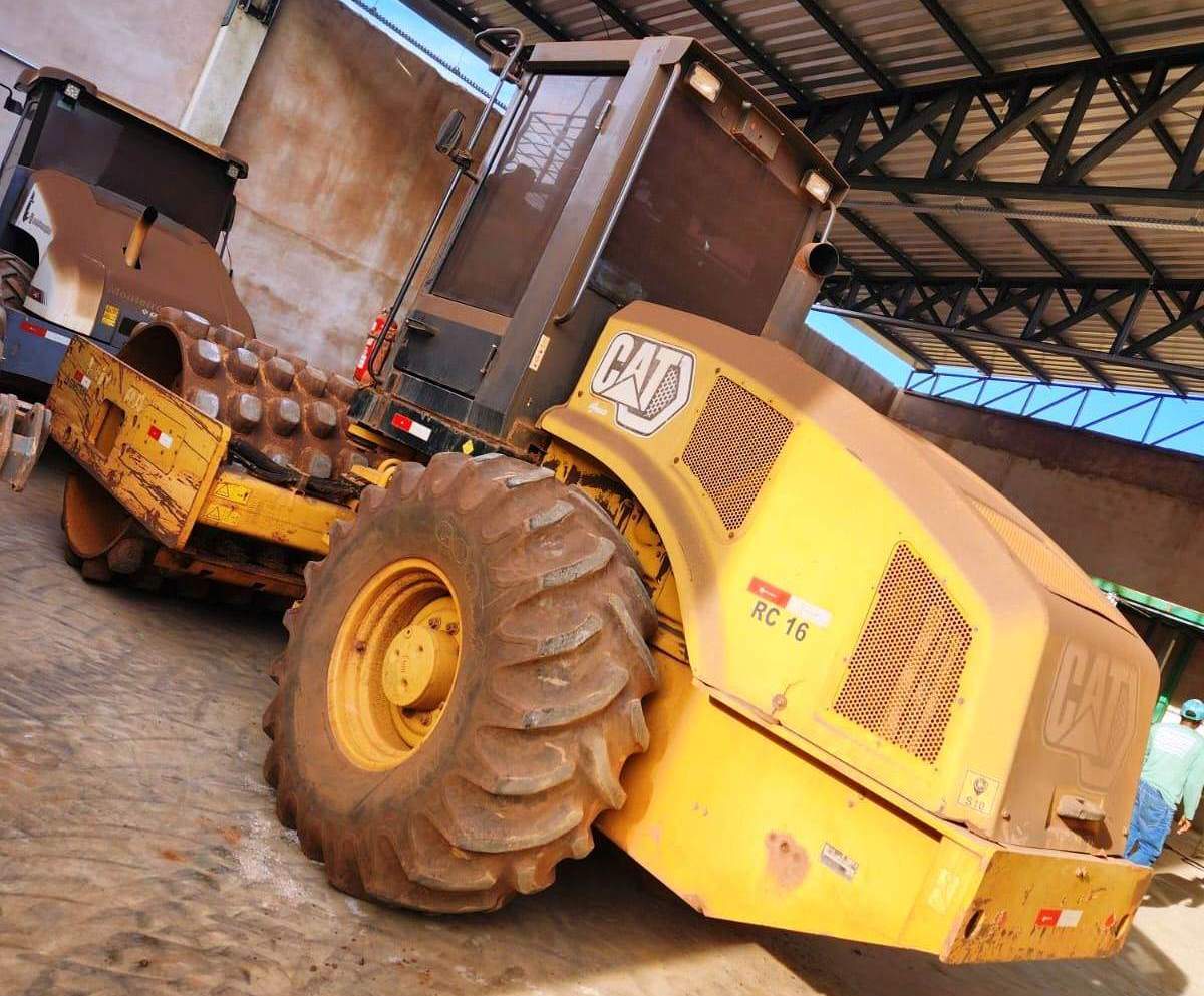 Rolo Compactador&nbsp;CATERPILLAR&nbsp;CP54B - 26F412