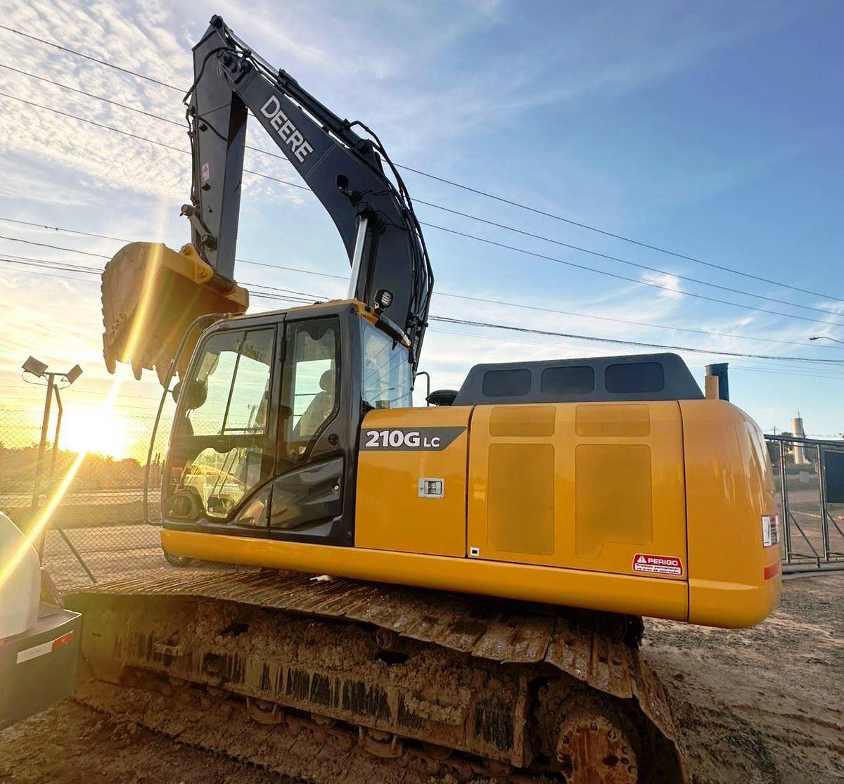 Escavadeira&nbsp;JOHN DEERE&nbsp;210G - 26F416